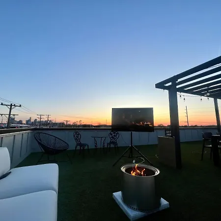 Luxury 3 Level East-nash W/ Rooftop Terrace *
