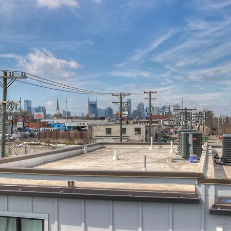 Luxury 3 Level East-nash W/ Rooftop Terrace *
