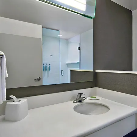 Courtyard By Marriott Hills