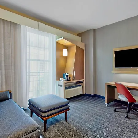 Courtyard By Marriott Hills Hotel