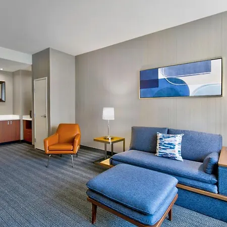Courtyard By Marriott Hills Hotel