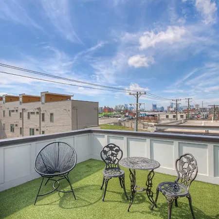Luxury 3 Level East-nash W/ Rooftop Terrace *