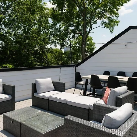 Gated Luxe With Rooftop, Bunk Room, & Parking, Sleeps 10 With King Suite, Queen & Custom Bunks, Gourmet Kitchen With Wine Fridge, Rooftop Patio, Dog Friendly, Dedicated Parking, Mins From Downtown And Broadway, 24 Hour Hospitality * Nashville