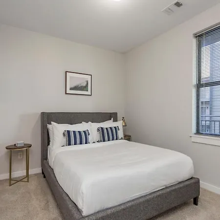 Cozysuites Music Row Stylish 2br W Free Parking Apartment