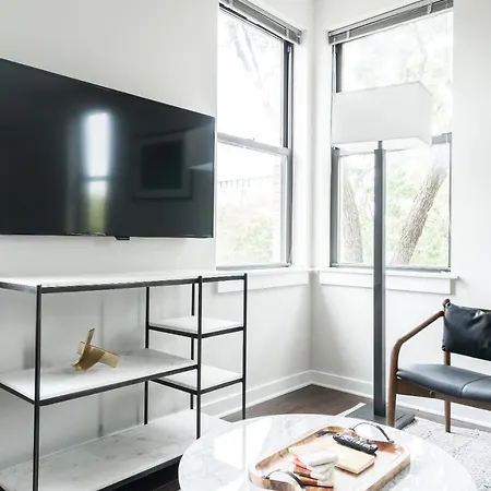 Cozysuites Music Row Stunning 2br W Free Parking Apartment