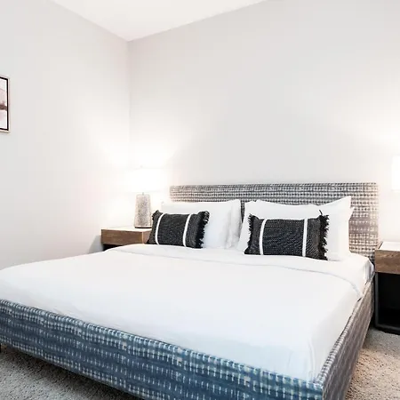 Cozysuites Music Row Stunning 2br W Free Parking Apartment *
