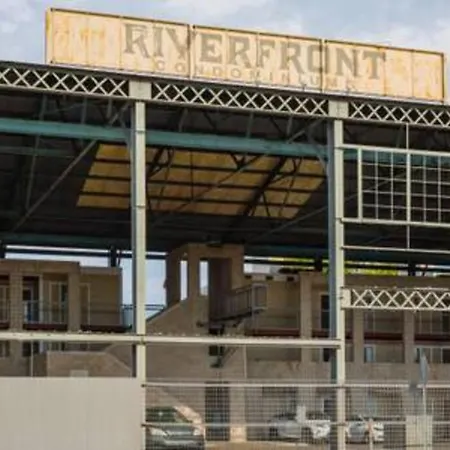 Captain's Quarters Riverfront #1 Nashville