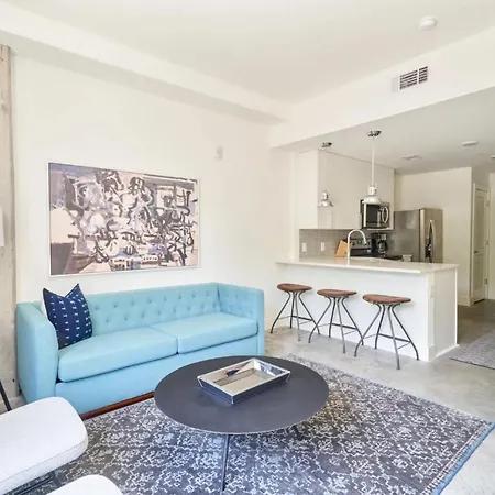 Spacious Townhouse With Pool And Gym Apartment