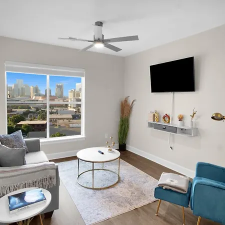 Apartment Palatial Abode With Downtown View & Free Parking *
