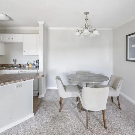 Apartment Modern In Prime Location Id8103x6