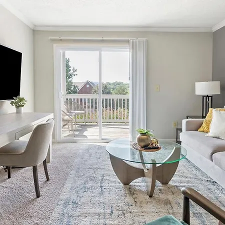Apartment Modern In Prime Location Id8103x6
