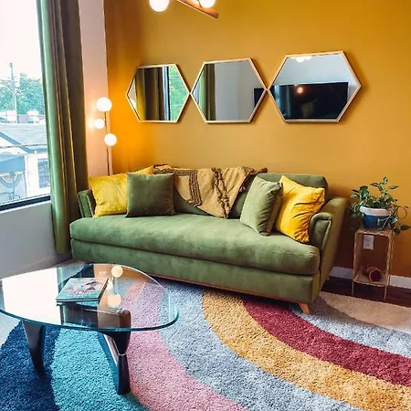Holiday home Vintage Vibes - Minutes From The Broadway Buzz *