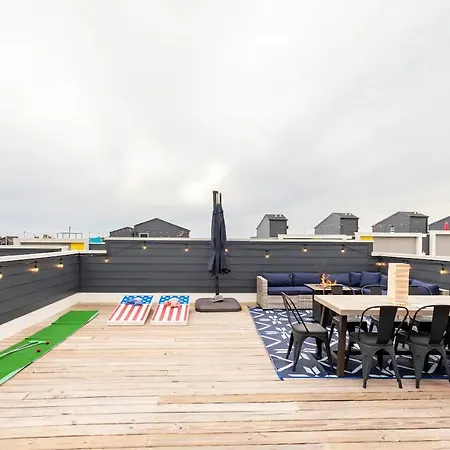 Holiday home Rooftop Skyline View - Karaoke Stage - 4 Bedroom