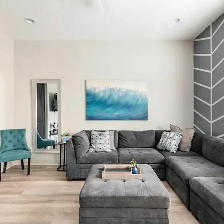 Rooftop Skyline View - Karaoke Stage - 4 Bedroom Holiday home