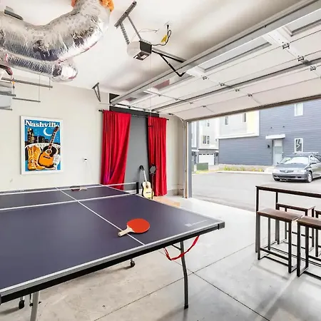 Rooftop Skyline View - Karaoke Stage - 4 Bedroom * Nashville