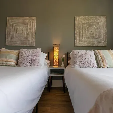 Getaway With Giant Rooftop 7min From Downtown Villa *