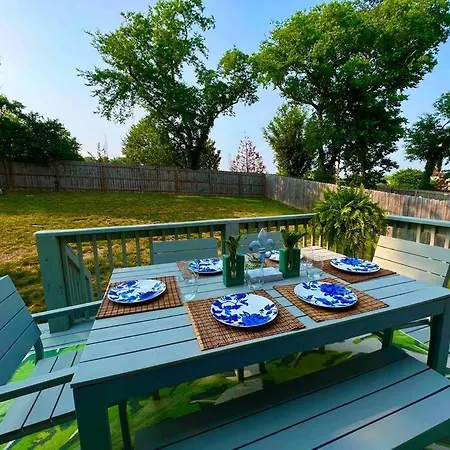 Getaway With Giant Rooftop 7min From Downtown Villa *