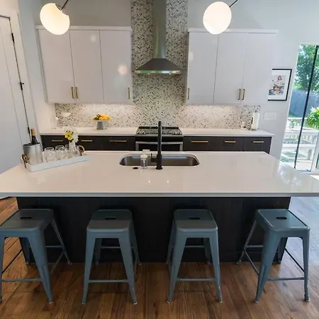 Getaway With Giant Rooftop 7min From Downtown *