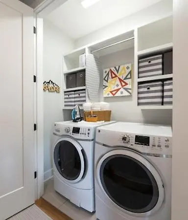 Getaway With Giant Rooftop 7min From Downtown Villa *