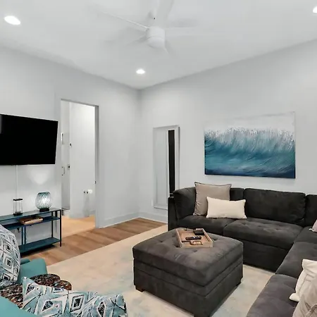 Rooftop Skyline View - Karaoke Stage - 4 Bedroom Holiday home