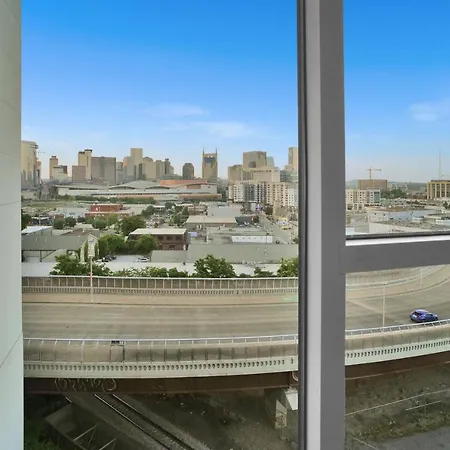 Palatial Abode With Downtown View & Free Parking Apartment Nashville