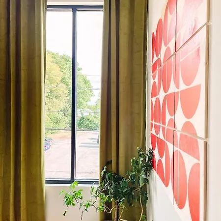 Vintage Vibes - Minutes From The Broadway Buzz Holiday home