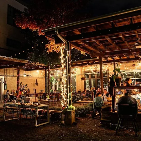 5 Points Retreat In East Walk To Restaurants Bars And Music Apartment