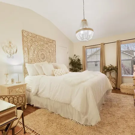 Relax In Style Near The Heart Of Music Holiday home *