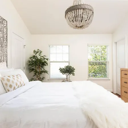 Relax In Style Near The Heart Of Music Holiday home *