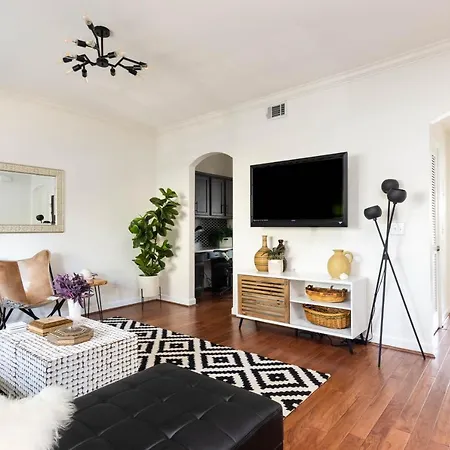 Relax In Style Near The Heart Of Music *