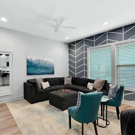 Rooftop Skyline View - Karaoke Stage - 4 Bedroom Holiday home Nashville