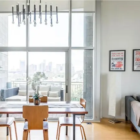 Luxe Two Bedroom Penthouse With Skyline Views, Internet, Gym Holiday home Nashville