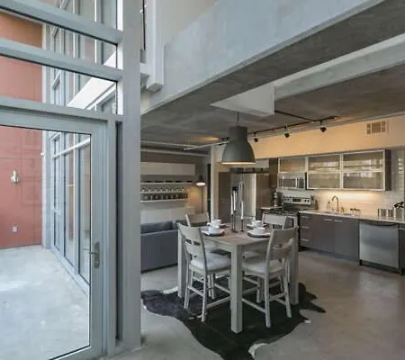 Holiday home Luxe + Modern Johnny Cash Inspired Executive Nashville