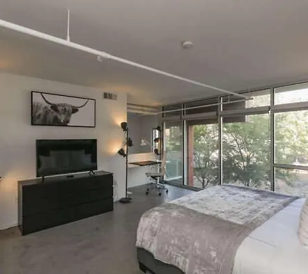 Holiday home Luxe + Modern Johnny Cash Inspired Executive