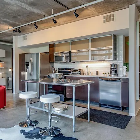 Holiday home Luxe + Modern Johnny Cash Inspired Executive Nashville