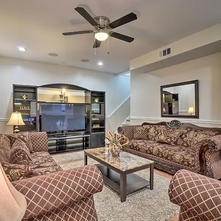 W/ Seasonal Pool < 5 Mi To Dtwn! Holiday home Nashville