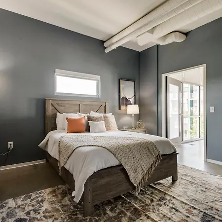 Holiday home Sleek And Spacious In East! Nashville
