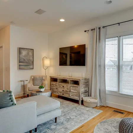 Holiday home Skyline Views From Shelby With Wifi, Fully Furnished, Pet Friendly & In Unit Laundry
