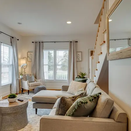Skyline Views From Shelby With Wifi, Fully Furnished, Pet Friendly & In Unit Laundry *