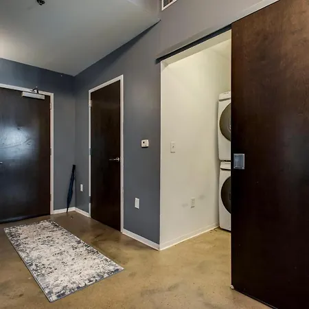 Sleek And Spacious In East! Holiday home *