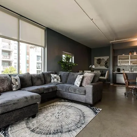 Sleek And Spacious In East! Holiday home Nashville