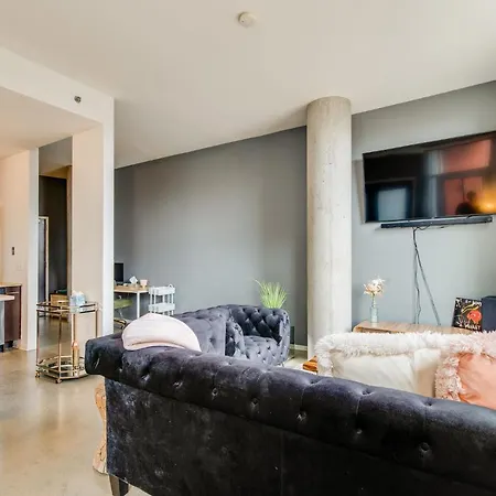 Longterm Just Across The River From Downtown- Fully Equipped For Long Term Nashville