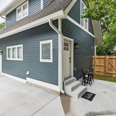 Vacation Near Bridgestone Arena! Apartment Nashville