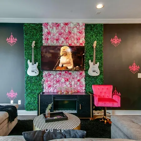 Close To The Gulch - Book Today