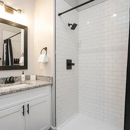 Rock & Roll Getaway Apartment *