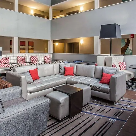 Hotel Quality Airport 4*