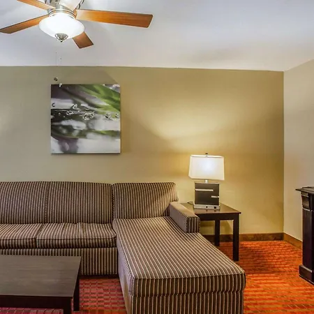Quality Airport Hotel 4*