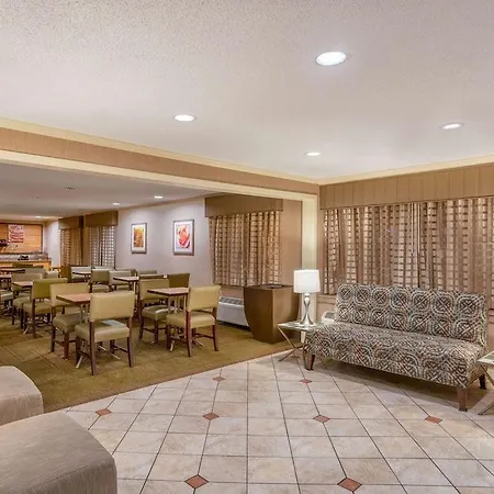 La Quinta By Wyndham Airport 3*