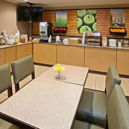 La Quinta By Wyndham Airport 3*