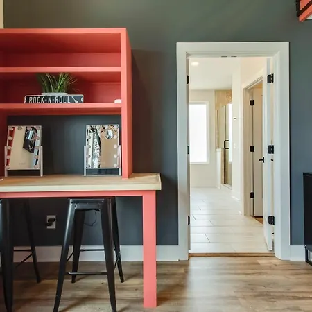 Rock N' Roll Huge Space & Games Holiday home Nashville